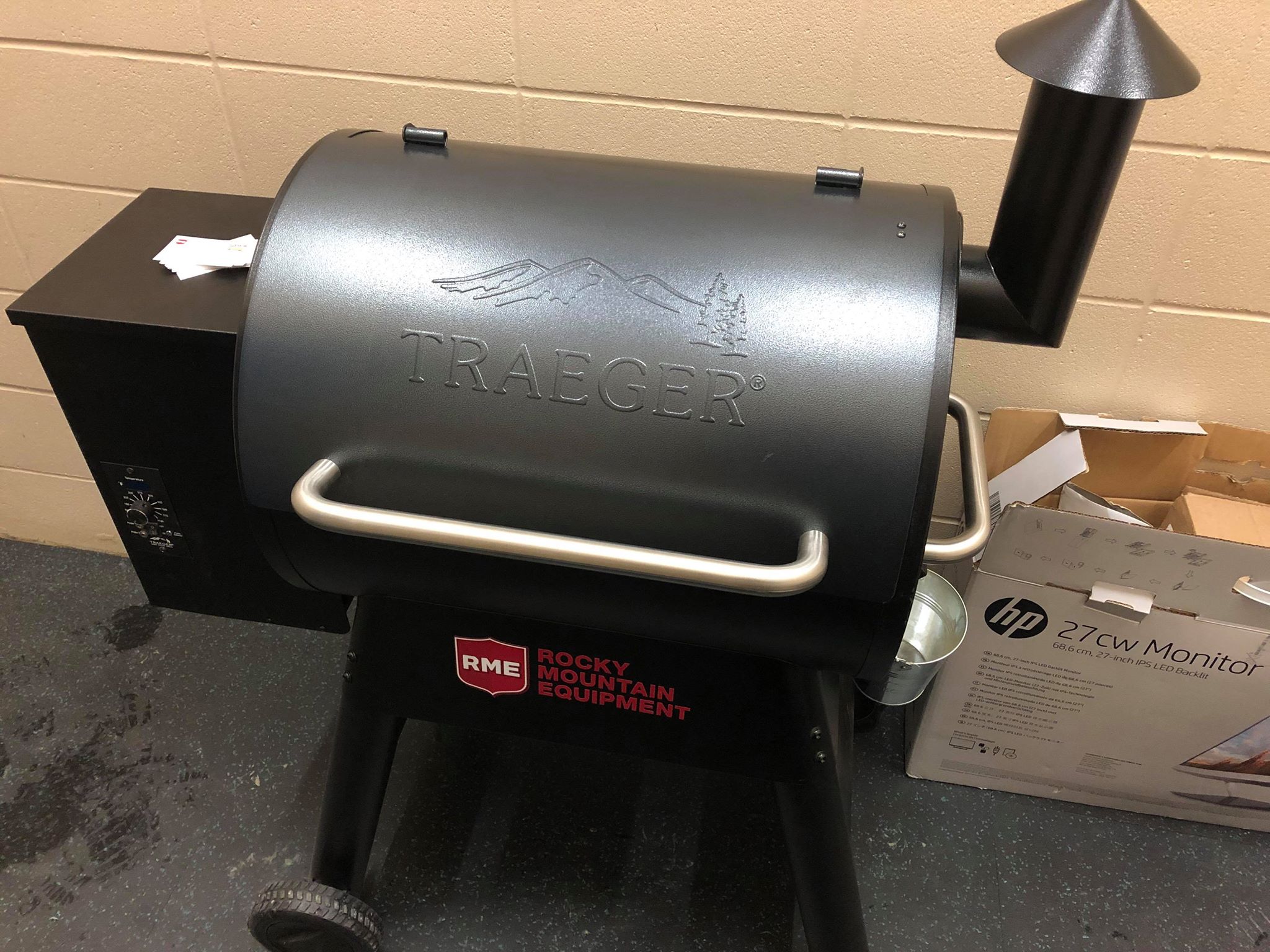 Who wants to win a TREAGER Smoker? Alberta Pond Hockey